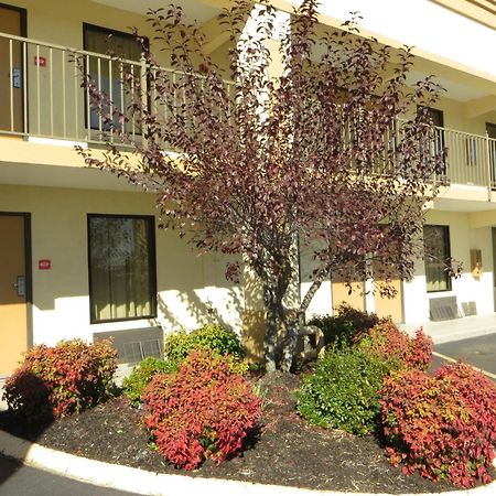 Econo Lodge Lenoir City Exteriör bild