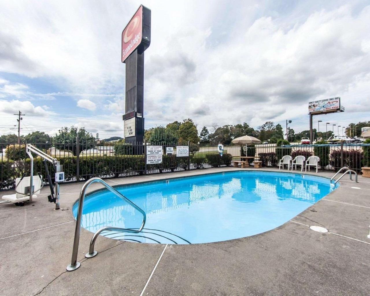 Econo Lodge Lenoir City Exteriör bild