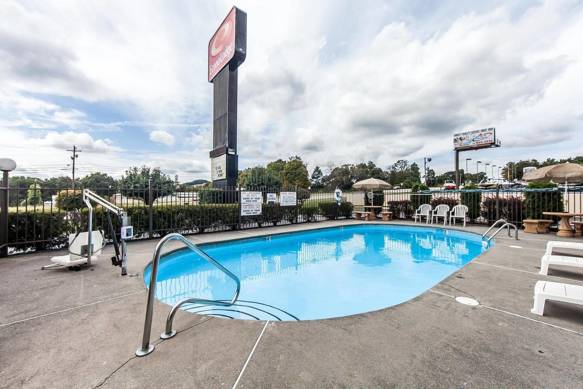 Econo Lodge Lenoir City Exteriör bild
